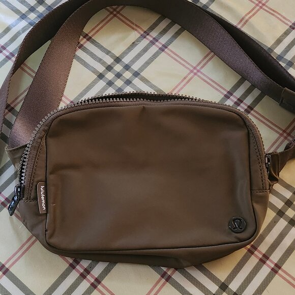 Lululemon Everywhere Crossbody Purse Waist Pouch - Picture 1 of 5